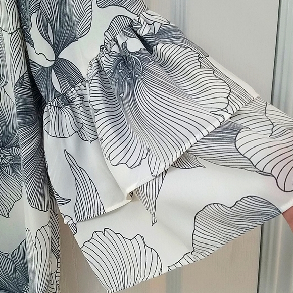 LOFT Ruffle sleeve top - Picture 2 of 3